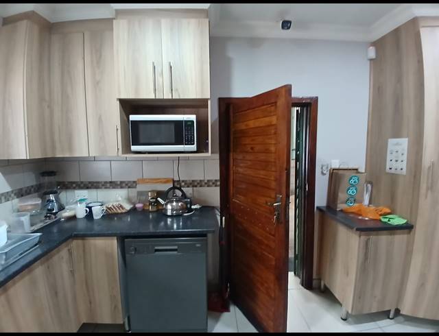 10 BEDROOM HOUSE FOR SALE IN THREE RIVERS